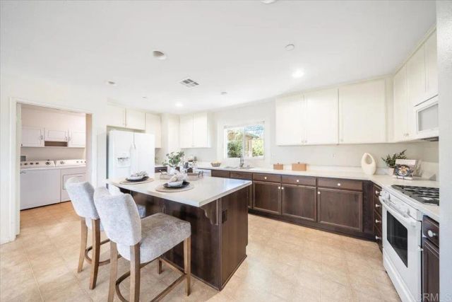 352 Tom McGuinness Jr Circle, Fallbrook, CA 92028