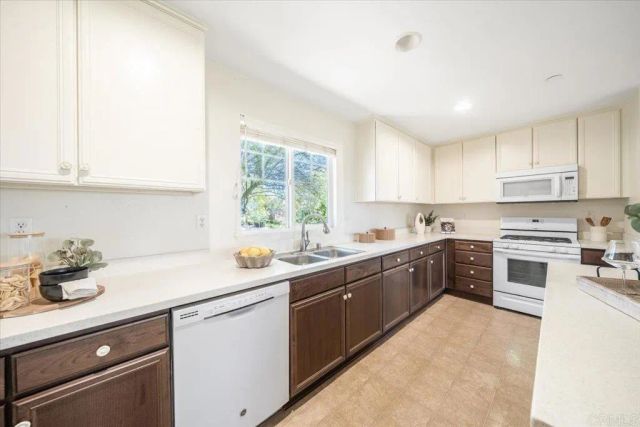 352 Tom McGuinness Jr Circle, Fallbrook, CA 92028
