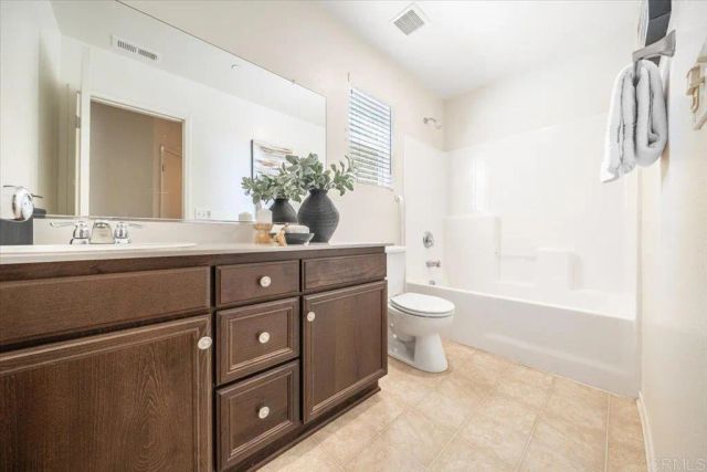 352 Tom McGuinness Jr Circle, Fallbrook, CA 92028