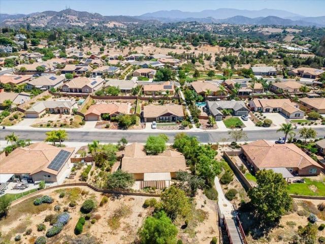 352 Tom McGuinness Jr Circle, Fallbrook, CA 92028