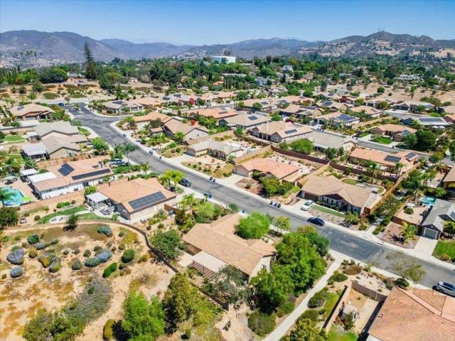 352 Tom McGuinness Jr Circle, Fallbrook, CA 92028
