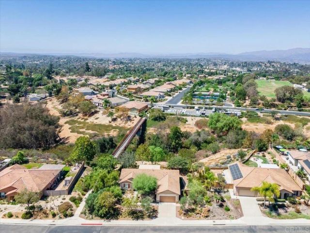 352 Tom McGuinness Jr Circle, Fallbrook, CA 92028