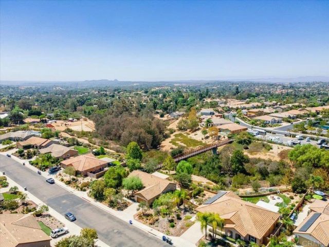 352 Tom McGuinness Jr Circle, Fallbrook, CA 92028