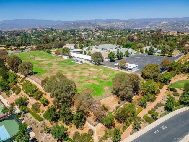 352 Tom McGuinness Jr Circle, Fallbrook, CA 92028