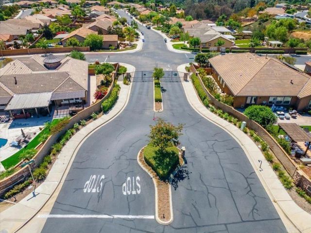 352 Tom McGuinness Jr Circle, Fallbrook, CA 92028
