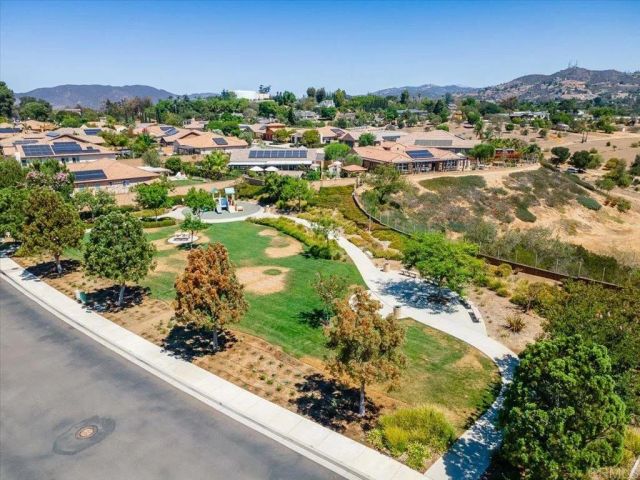 352 Tom McGuinness Jr Circle, Fallbrook, CA 92028