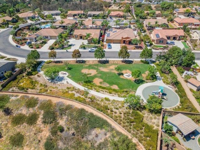 352 Tom McGuinness Jr Circle, Fallbrook, CA 92028