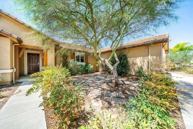 352 Tom McGuinness Jr Circle, Fallbrook, CA 92028