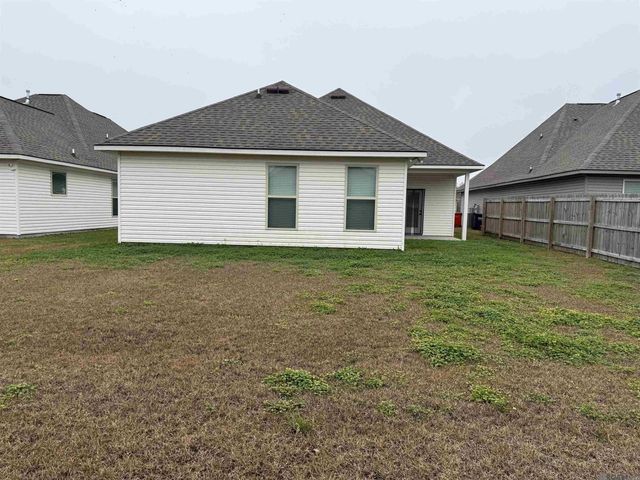 39500 Ridgeland Dr, Gonzales, LA 70737