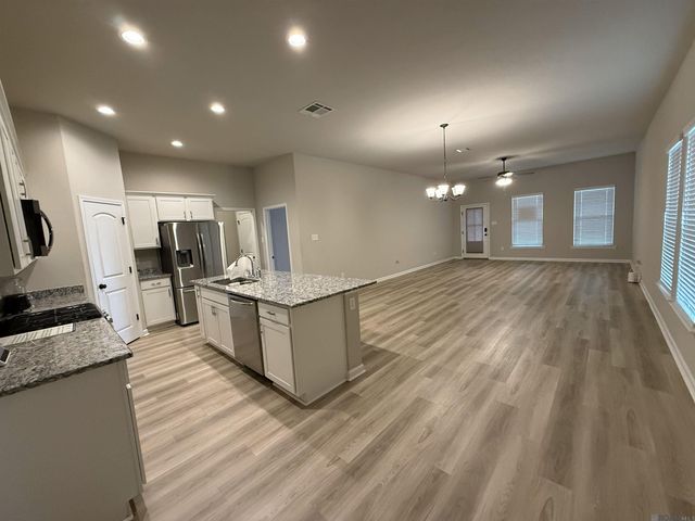 39500 Ridgeland Dr, Gonzales, LA 70737