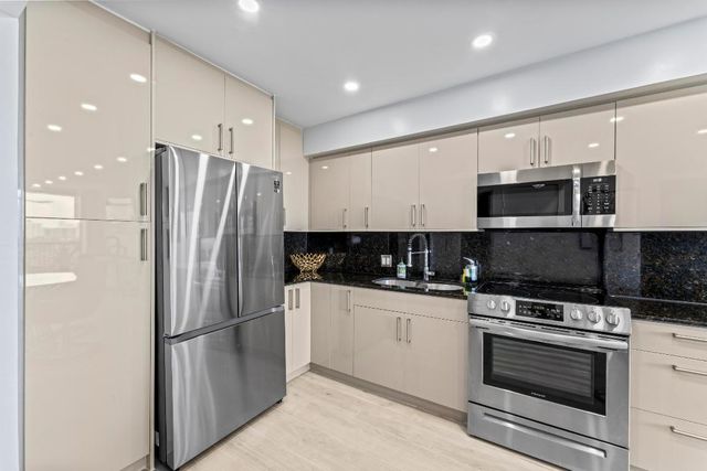 20379 W Country Club Drive 937, Aventura, FL 33180