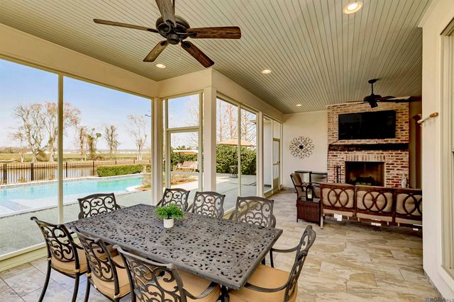 2544 Tiger Crossing Dr, Baton Rouge, LA 70810