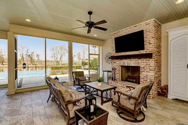 2544 Tiger Crossing Dr, Baton Rouge, LA 70810