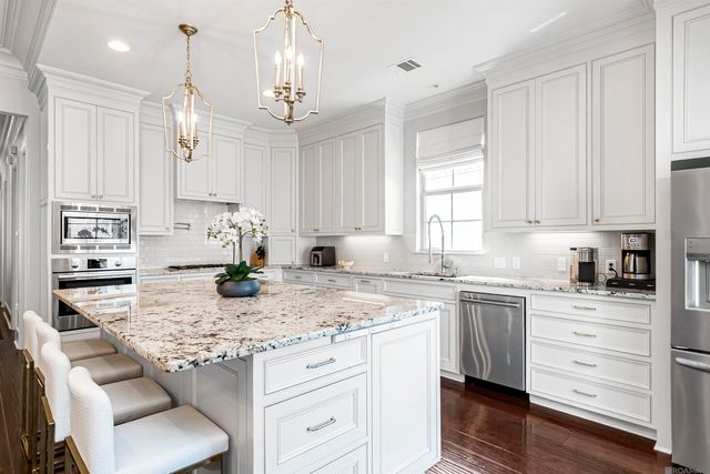 2544 Tiger Crossing Dr, Baton Rouge, LA 70810