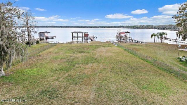 567 W HILLSBOROUGH Avenue, Florahome, FL 32140