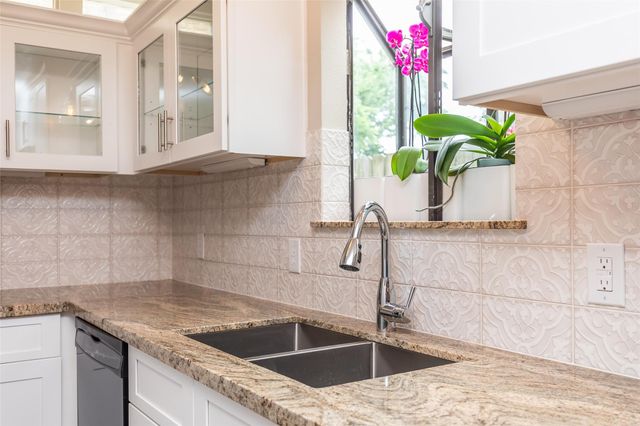 1611 Oakdale Street, Houston, TX 77004