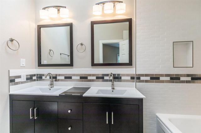 1611 Oakdale Street, Houston, TX 77004