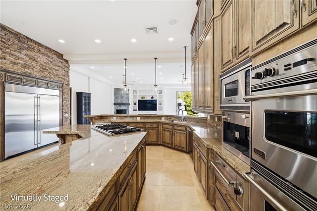 2990 Traverse Creek Lane, Las Vegas, NV 89135
