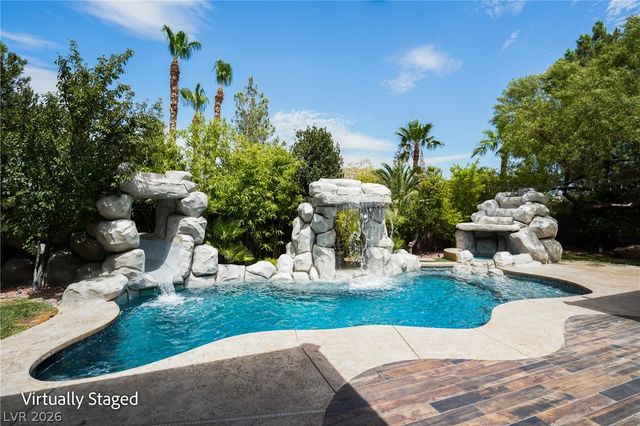 2990 Traverse Creek Lane, Las Vegas, NV 89135