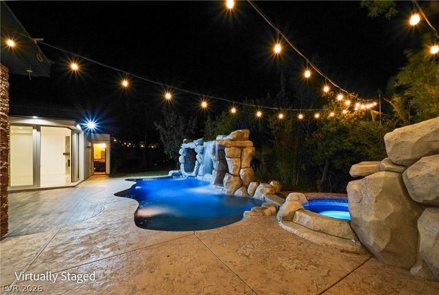 2990 Traverse Creek Lane, Las Vegas, NV 89135