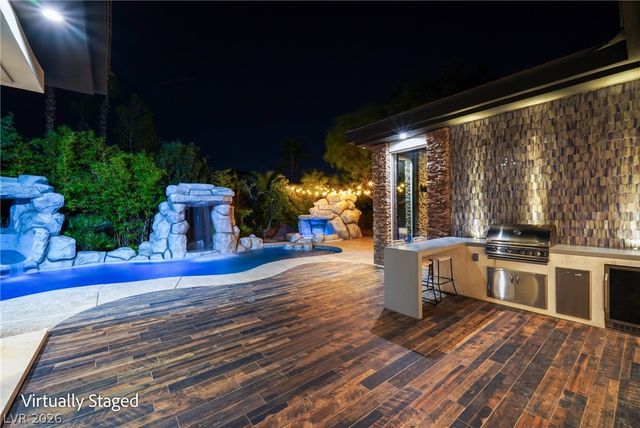 2990 Traverse Creek Lane, Las Vegas, NV 89135