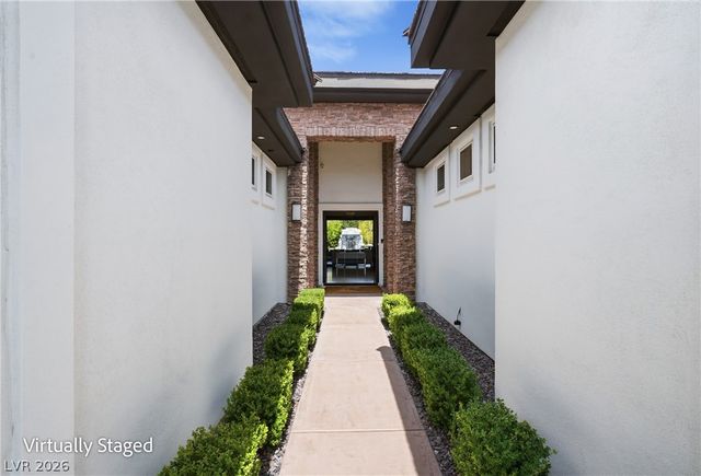 2990 Traverse Creek Lane, Las Vegas, NV 89135