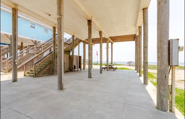 2494 Highway 87, Gilchrist, TX 77617