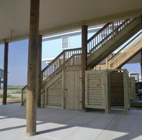 2494 Highway 87, Gilchrist, TX 77617