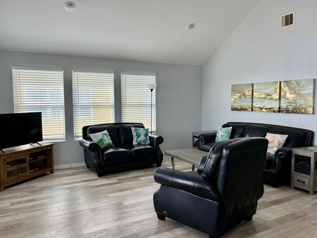 2494 Highway 87, Gilchrist, TX 77617