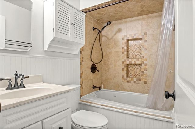 1562 Hollywood Street, Dearborn, MI 48124