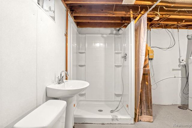 1562 Hollywood Street, Dearborn, MI 48124