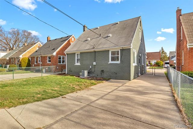 1562 Hollywood Street, Dearborn, MI 48124