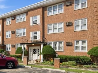 7318 Lake Street 4, River Forest, IL 60305