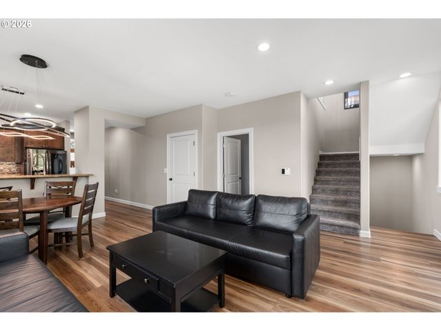 4936 Sw SLAVIN Rd, Portland, OR 97239