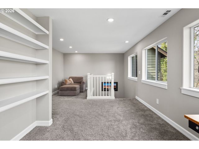 4936 Sw SLAVIN Rd, Portland, OR 97239