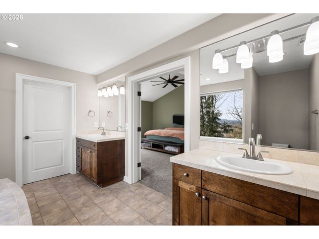 4936 Sw SLAVIN Rd, Portland, OR 97239