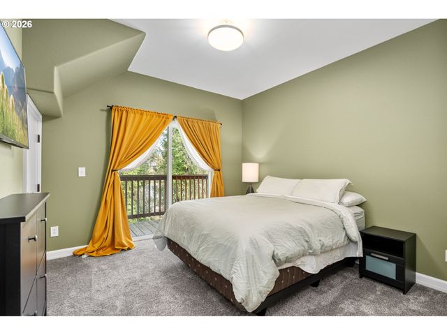 4936 Sw SLAVIN Rd, Portland, OR 97239