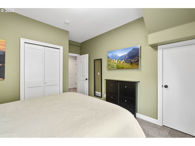 4936 Sw SLAVIN Rd, Portland, OR 97239