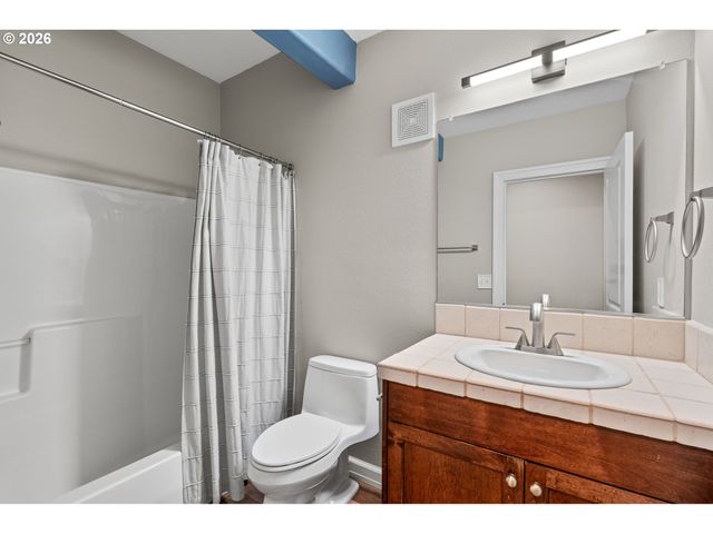 4936 Sw SLAVIN Rd, Portland, OR 97239