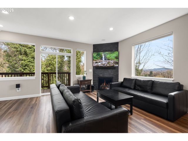 4936 Sw SLAVIN Rd, Portland, OR 97239