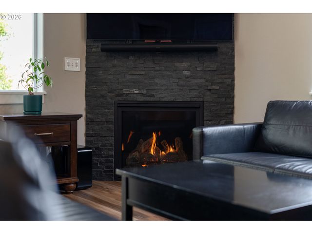 4936 Sw SLAVIN Rd, Portland, OR 97239