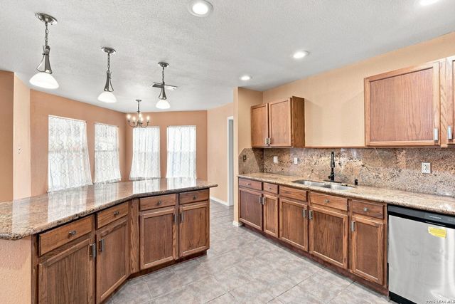 4215 Lakebend West Dr, San Antonio, TX 78244