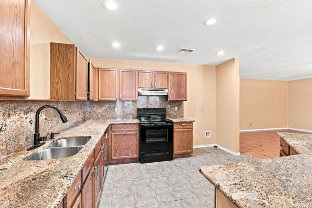 4215 Lakebend West Dr, San Antonio, TX 78244