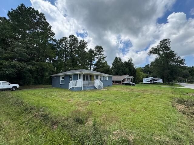 135 Wells Circle, Saint Stephen, SC 29479