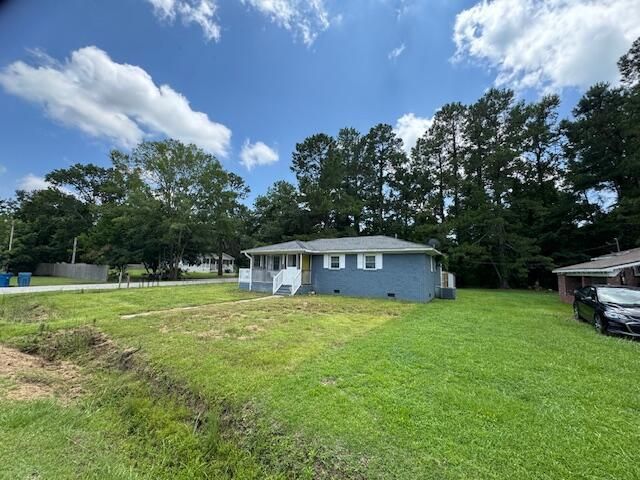 135 Wells Circle, Saint Stephen, SC 29479