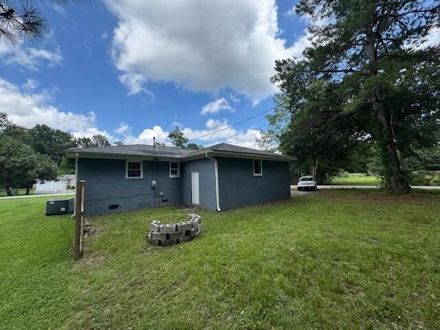 135 Wells Circle, Saint Stephen, SC 29479