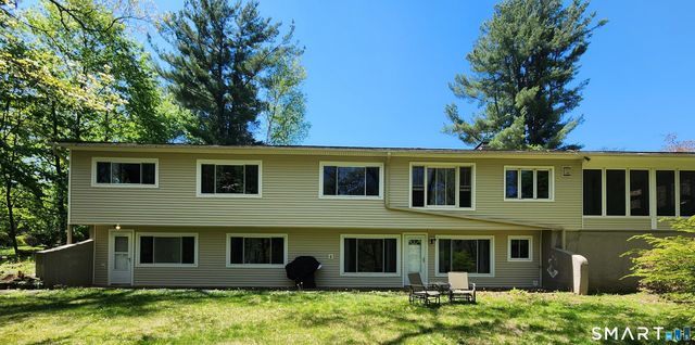 136 Knoll Drive, Hamden, CT 06518