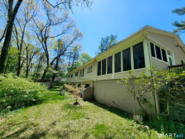136 Knoll Drive, Hamden, CT 06518