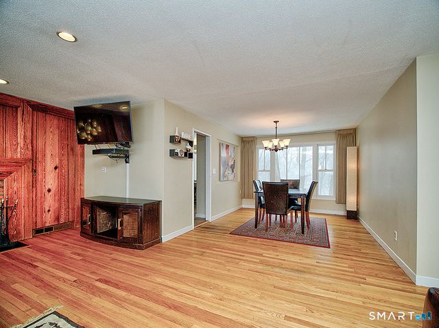 136 Knoll Drive, Hamden, CT 06518