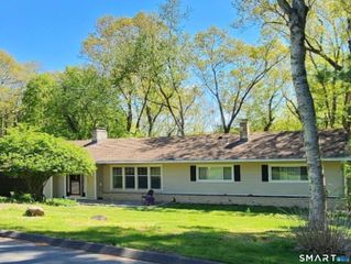 136 Knoll Drive, Hamden, CT 06518